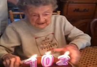 102-vuotias mummo puhaltaa kakkunsa kynttilät