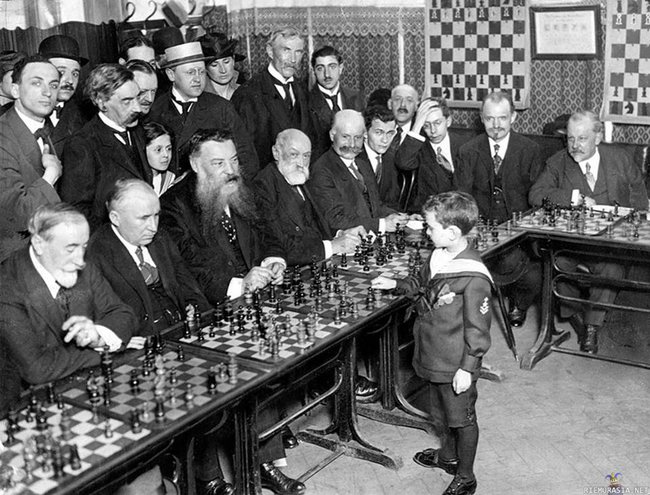 An 8 year old prodigy, Samuel Reshevsky, defeating French masters in 1920 - Poika pistää äijät koville