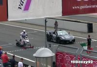Moottorikelkka vs Ferrari, kiihdytyskisa
