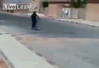 Irakilainen Pyöräilijä tekee stuntin