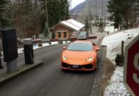 Lamborghini Huracán ja puomi