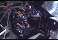 Travis Pastrana hyppää ralli autolla 