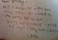 Pikku poika joutui kirjoittaa kirjeen.